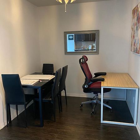 Executive 1 Bedroom Condo Sleeps 2 Торонто Екстериор снимка