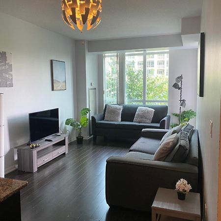 Executive 1 Bedroom Condo Sleeps 2 Торонто Екстериор снимка