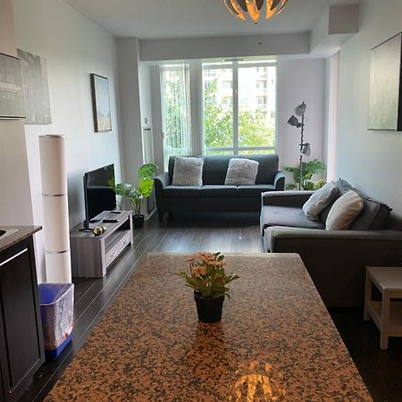 Executive 1 Bedroom Condo Sleeps 2 Торонто Екстериор снимка