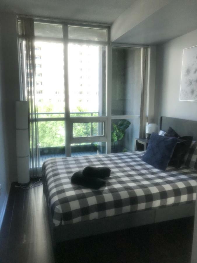 Executive 1 Bedroom Condo Sleeps 2 Торонто Екстериор снимка