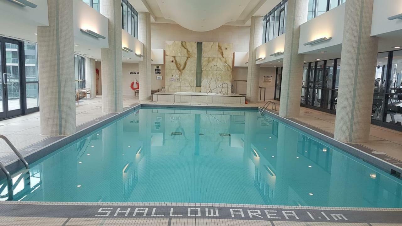 Executive 1 Bedroom Condo Sleeps 2 Торонто Екстериор снимка