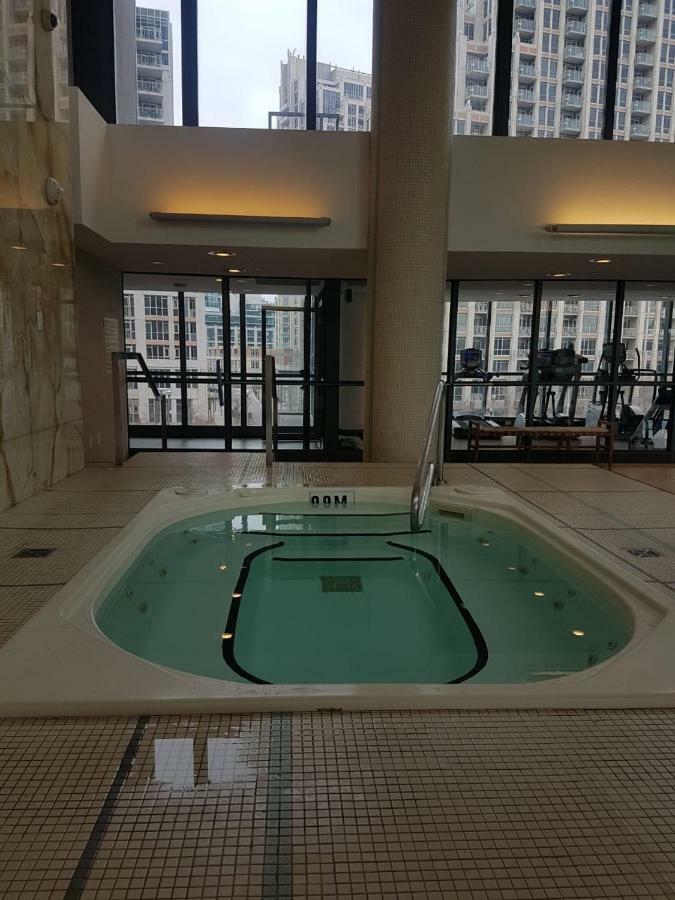 Executive 1 Bedroom Condo Sleeps 2 Торонто Екстериор снимка