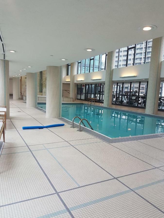 Executive 1 Bedroom Condo Sleeps 2 Торонто Екстериор снимка