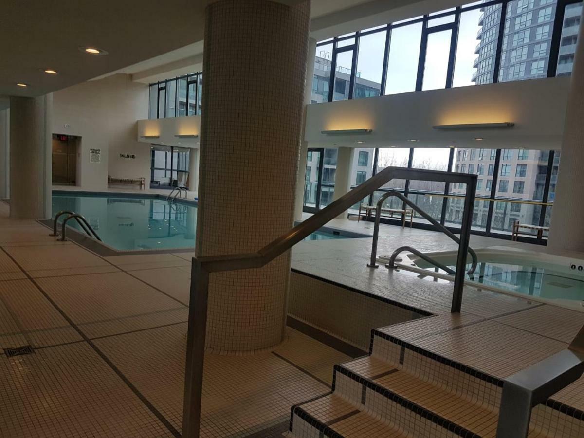 Executive 1 Bedroom Condo Sleeps 2 Торонто Екстериор снимка