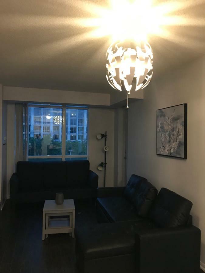 Executive 1 Bedroom Condo Sleeps 2 Торонто Екстериор снимка