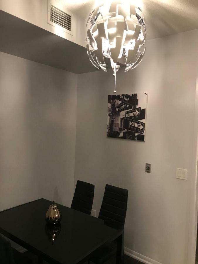 Executive 1 Bedroom Condo Sleeps 2 Торонто Екстериор снимка