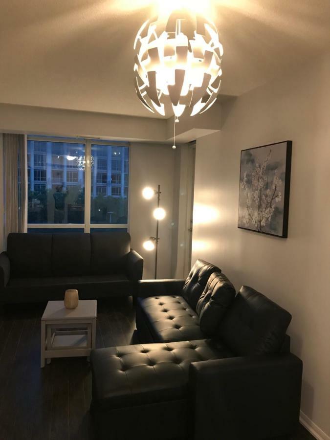 Executive 1 Bedroom Condo Sleeps 2 Торонто Екстериор снимка