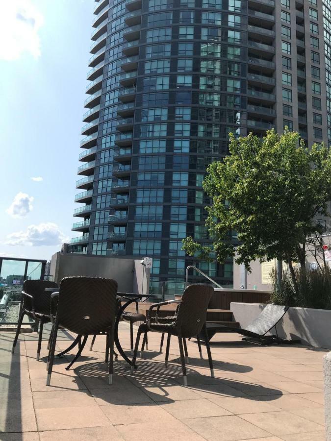Executive 1 Bedroom Condo Sleeps 2 Торонто Екстериор снимка
