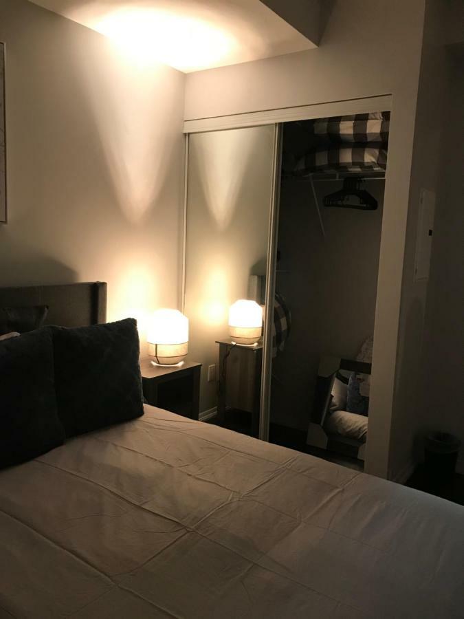 Executive 1 Bedroom Condo Sleeps 2 Торонто Екстериор снимка