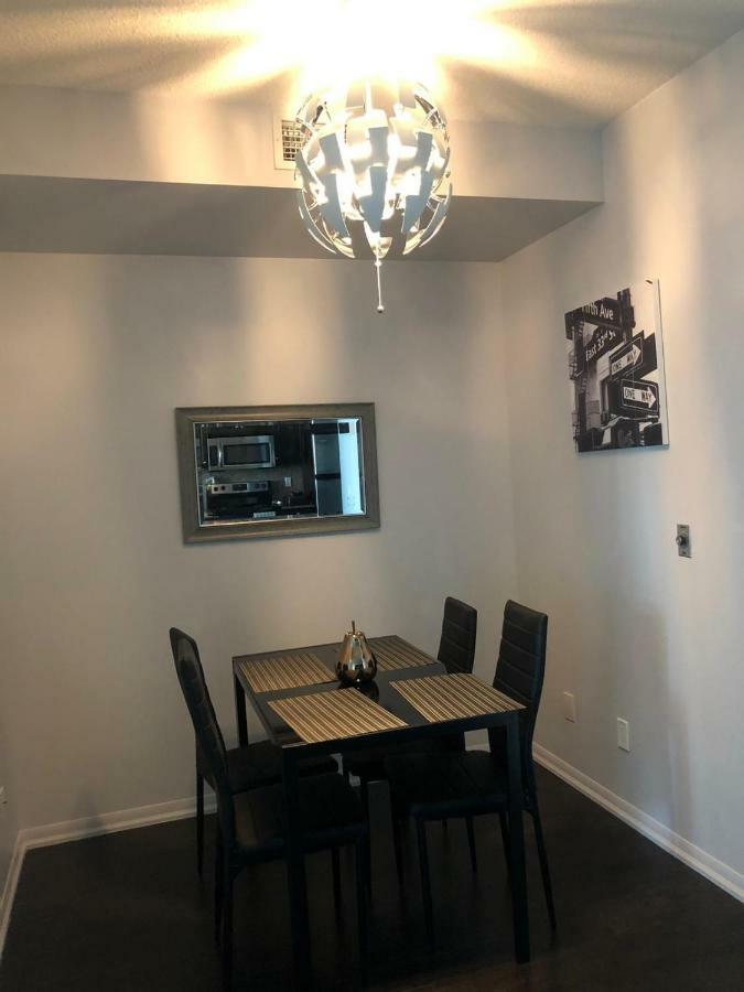 Executive 1 Bedroom Condo Sleeps 2 Торонто Екстериор снимка