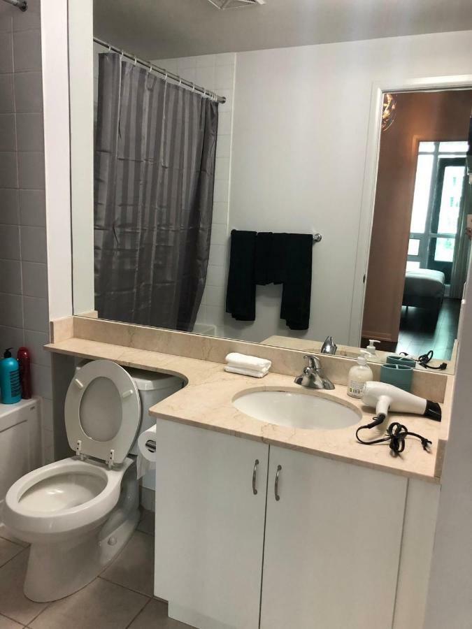 Executive 1 Bedroom Condo Sleeps 2 Торонто Екстериор снимка