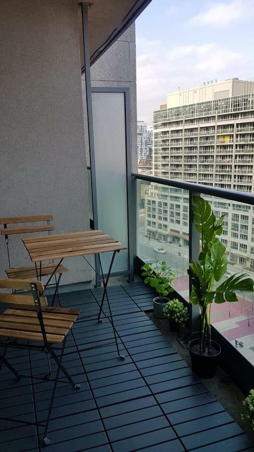 Executive 1 Bedroom Condo Sleeps 2 Торонто Екстериор снимка