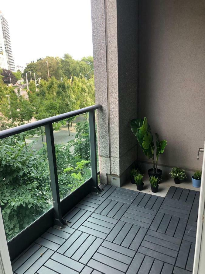 Executive 1 Bedroom Condo Sleeps 2 Торонто Екстериор снимка