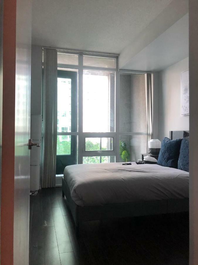 Executive 1 Bedroom Condo Sleeps 2 Торонто Екстериор снимка