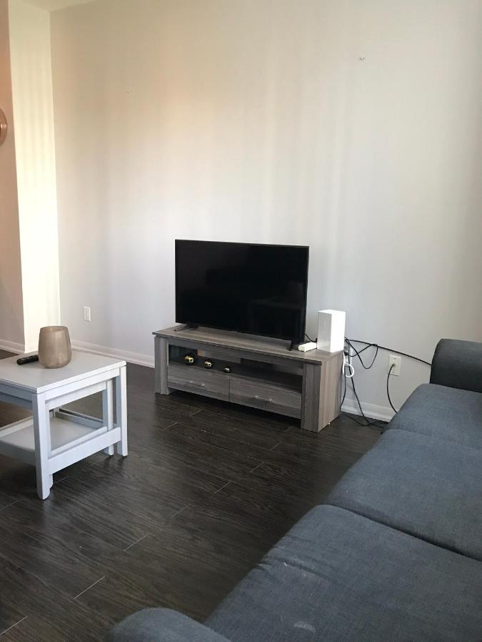 Executive 1 Bedroom Condo Sleeps 2 Торонто Екстериор снимка