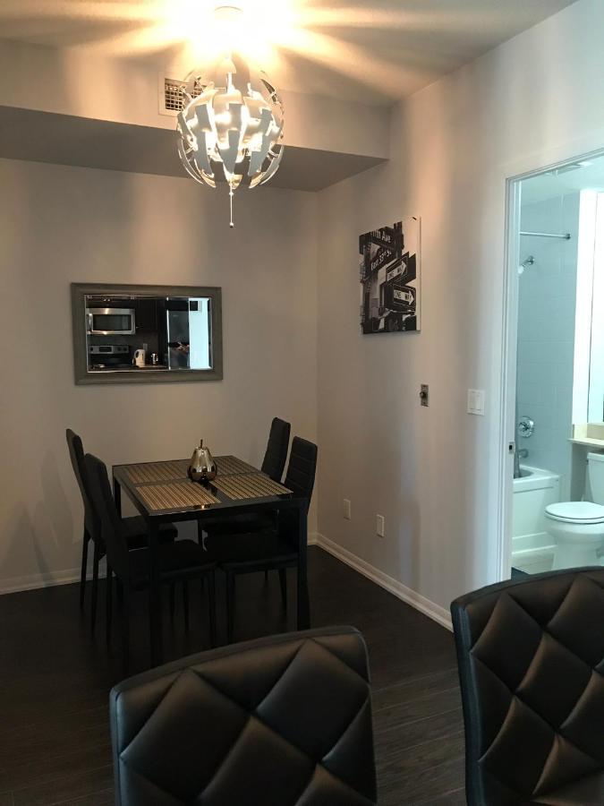 Executive 1 Bedroom Condo Sleeps 2 Торонто Екстериор снимка