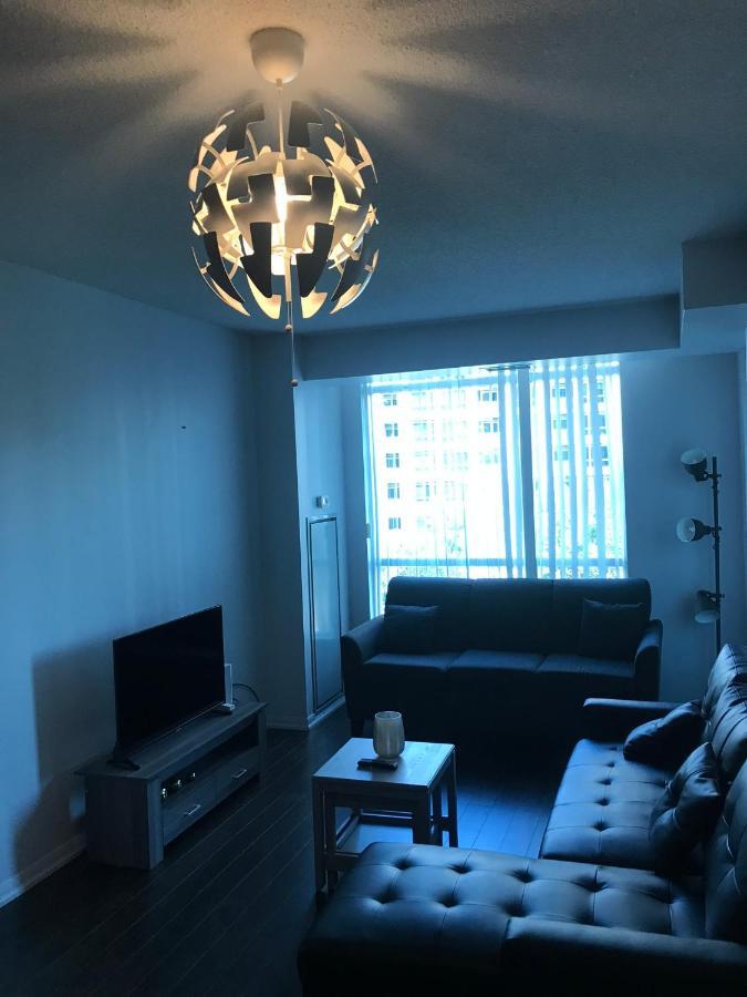 Executive 1 Bedroom Condo Sleeps 2 Торонто Екстериор снимка