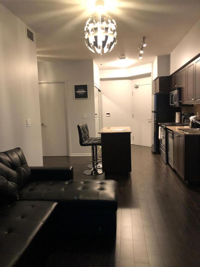 Executive 1 Bedroom Condo Sleeps 2 Торонто Екстериор снимка