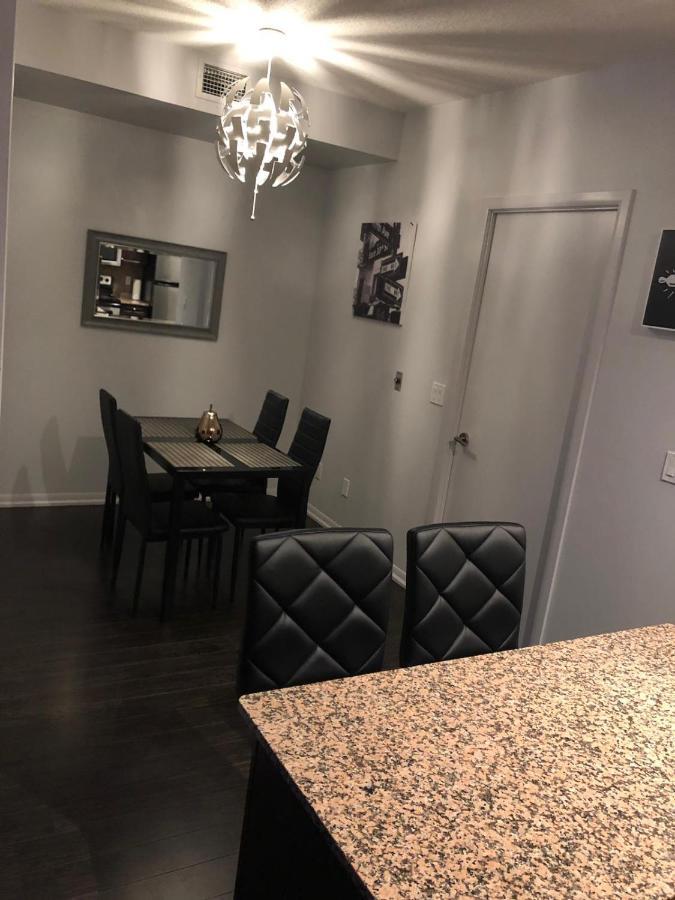 Executive 1 Bedroom Condo Sleeps 2 Торонто Екстериор снимка